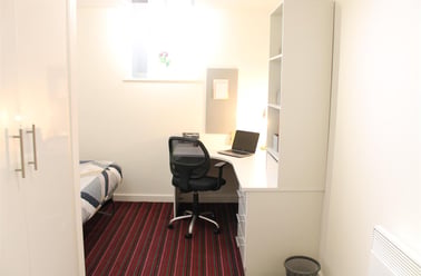 Oxford Street, City Centre, Leicester - Image 3